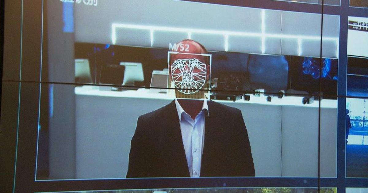 Person die gescannt wird